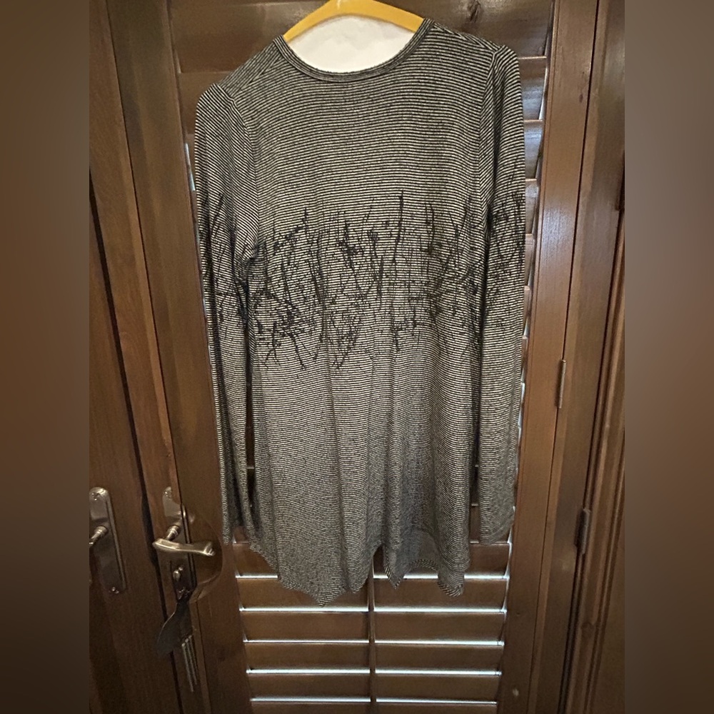 Stylish Fifteen Twenty brand Black and White  Long Sleeve Tunic -size M - EUC